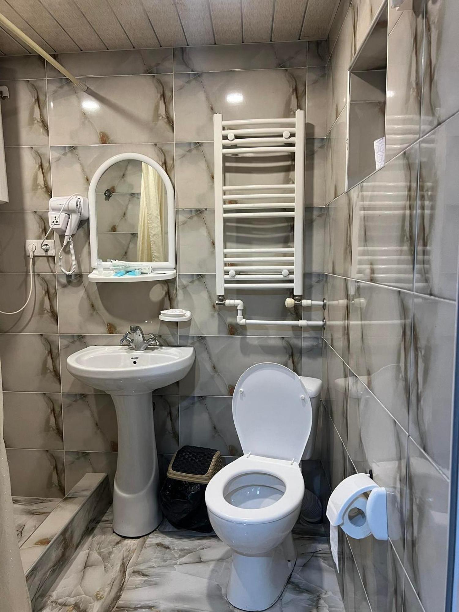 Sweetnight Hotel Местия Екстериор снимка